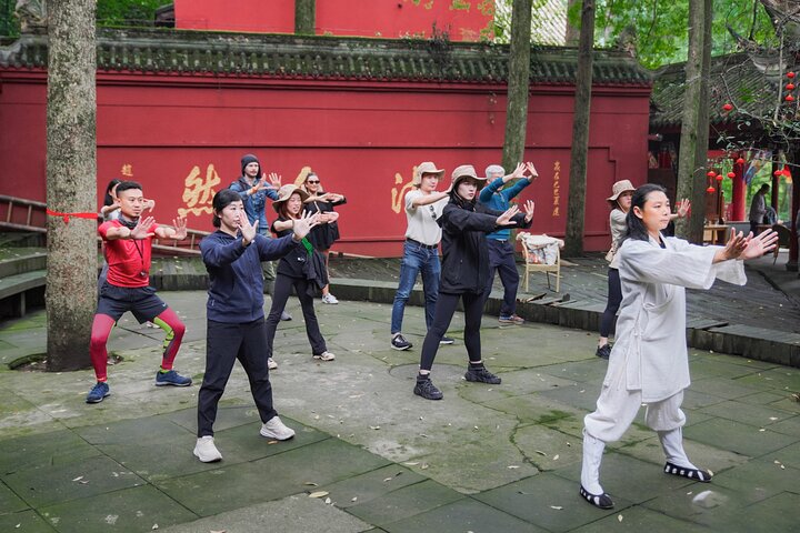 Qing Cheng mountain Taichi class & Tea-tasting experience