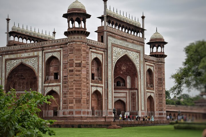 6-Day Private Tour of Delhi, Agra, Jaipur, and Varanasi from Delhi