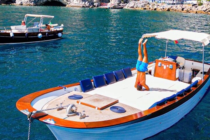 Private tour in a typical Capri boat