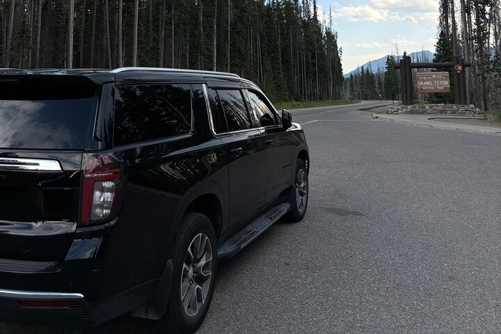 Yellowstone Park Private Day Trip from Big Sky