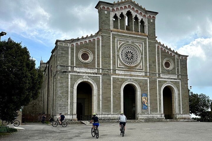 Half Day Tour by Ebike Around Cortona