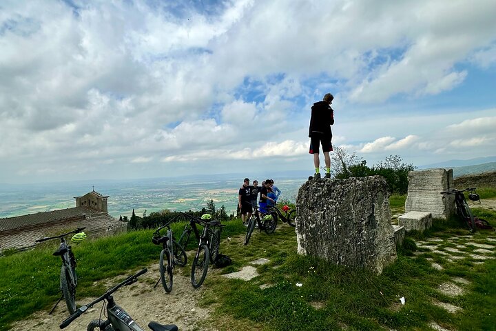 Half Day Tour by Ebike Around Cortona