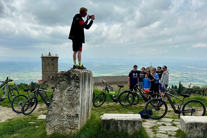 Half Day Tour by Ebike Around Cortona