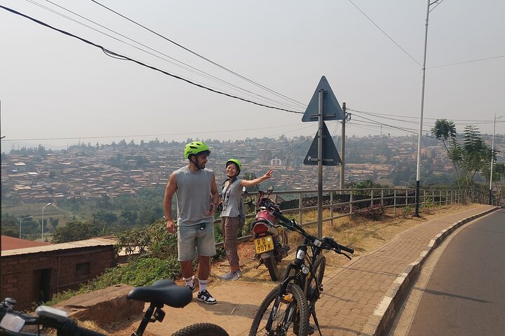 Kigali E-Bike City Tour with Breakfast
