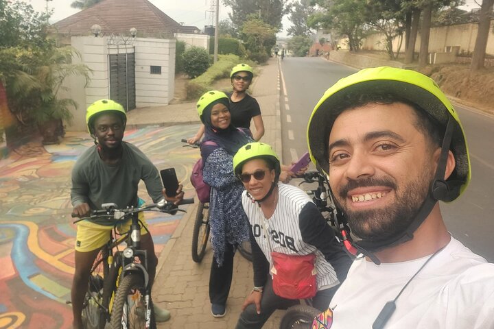 Kigali E-Bike City Tour with Breakfast