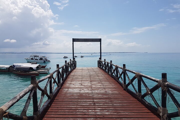A Half Day Private Prison Island Tour