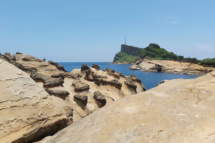 Small-Group: Yehliu, Jiufen & Pingxi Day Tour from Taipei