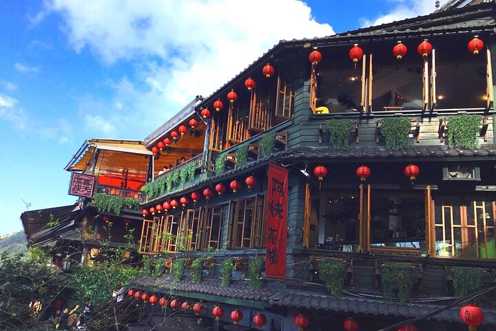 Small-Group: Yehliu, Jiufen & Pingxi Day Tour from Taipei