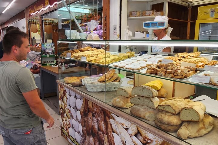 Food and wine tour of Pescara Vecchia on foot