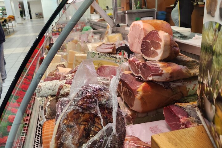 Food and wine tour of Pescara Vecchia on foot