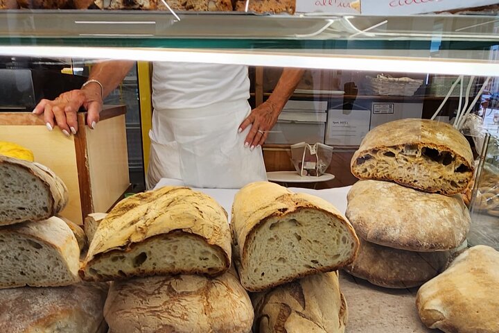 Food and wine tour of Pescara Vecchia on foot
