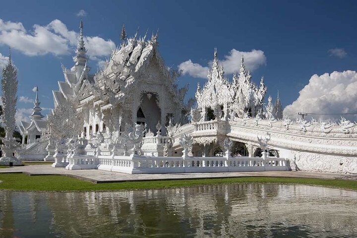 From Chiang Rai: 3 Temples, Golden Triangle Tour, Tea Plantation