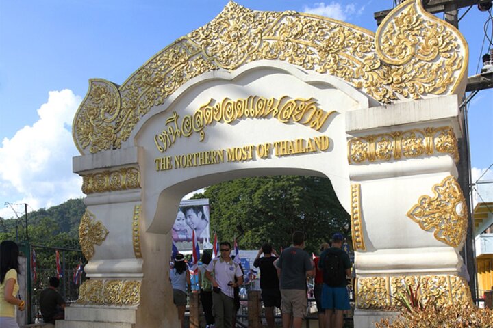 From Chiang Rai: 3 Temples, Golden Triangle Tour, Tea Plantation