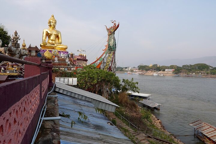 From Chiang Rai: 3 Temples, Golden Triangle Tour, Tea Plantation