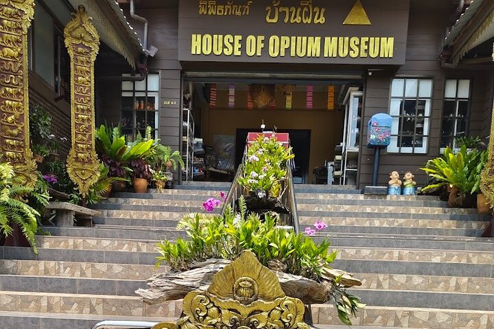 From Chiang Rai: 3 Temples, Golden Triangle Tour, Tea Plantation