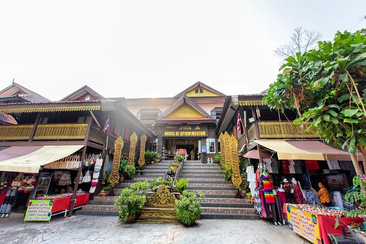 From Chiang Rai: 3 Temples, Golden Triangle Tour, Tea Plantation