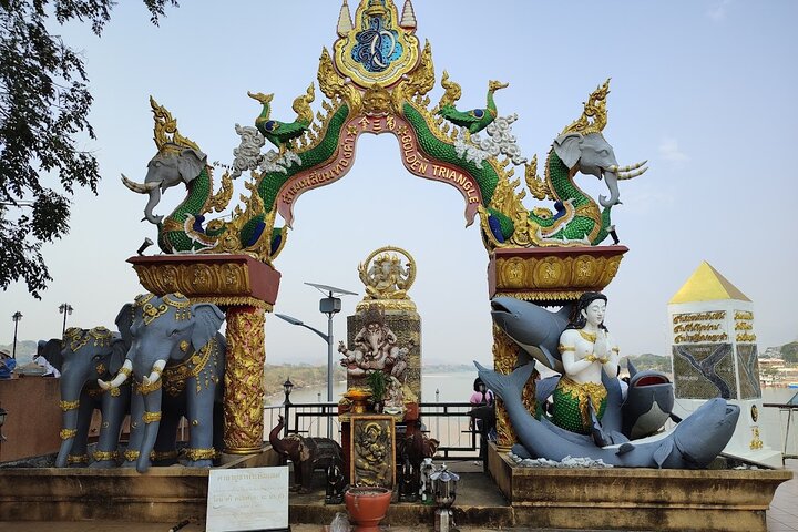 From Chiang Rai: 3 Temples, Golden Triangle Tour, Tea Plantation