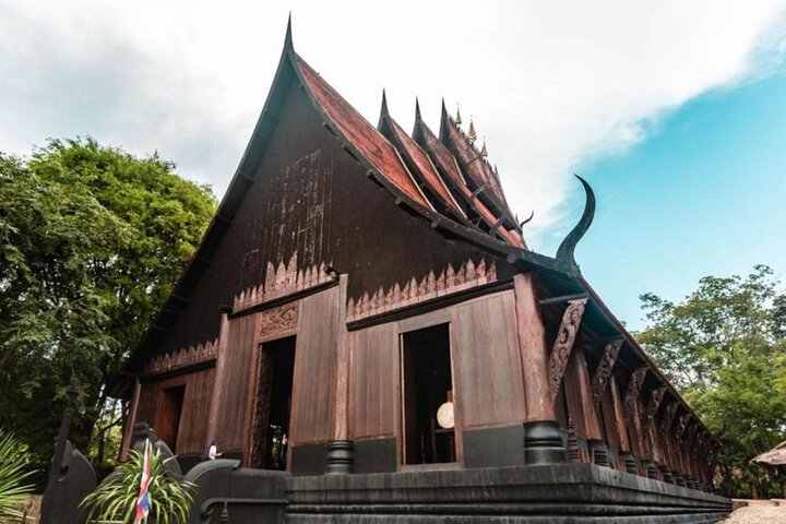 From Chiang Rai: 3 Temples, Golden Triangle Tour, Tea Plantation