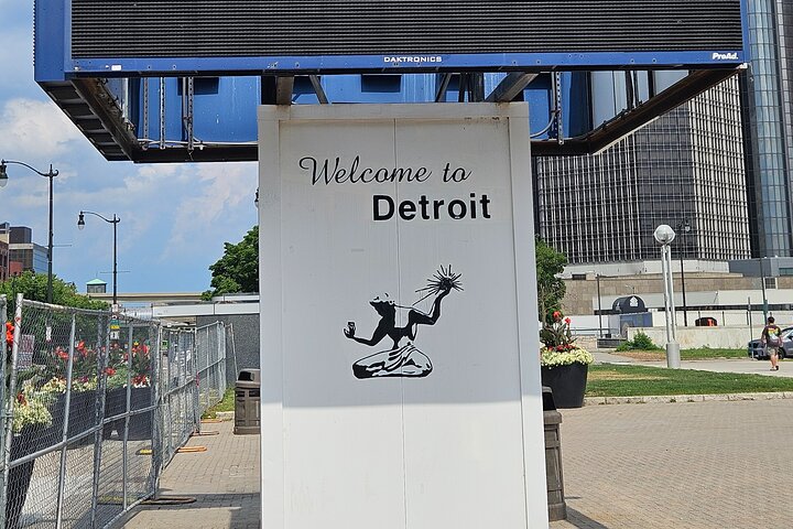 Best Downtown Detroit Historical Walking Tour
