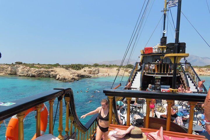 3 Island Luxury Cruise with 4 Swimming Stops with Captain Morgan