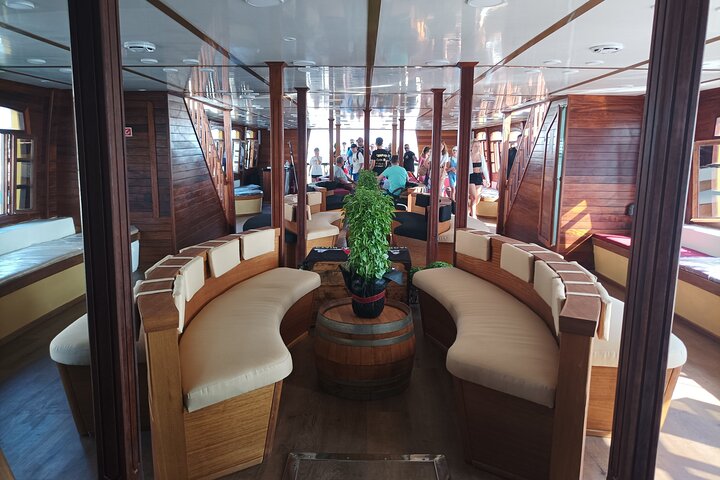 3 Island Luxury Cruise with 4 Swimming Stops with Captain Morgan