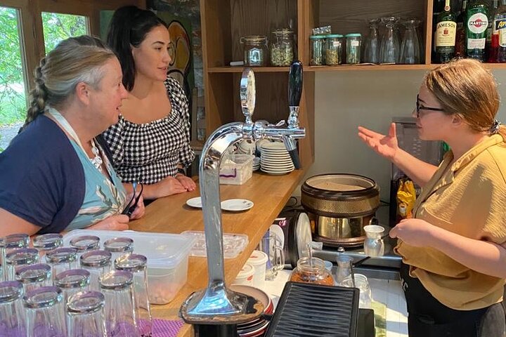 Gastronomy tour and wine tasting in traditional villages