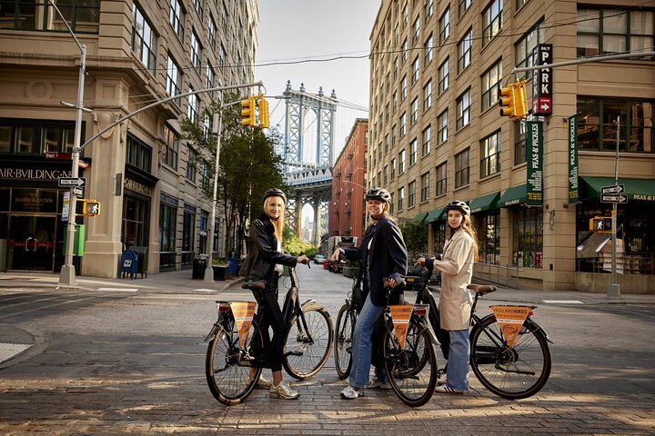 Brooklyn Bridge, DUMBO and Downtown Manhattan Guided Bike Tour