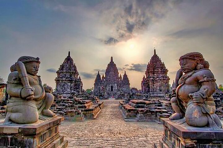 From Port Semarang : Private Yogyakarta Tour Borobudur Temple