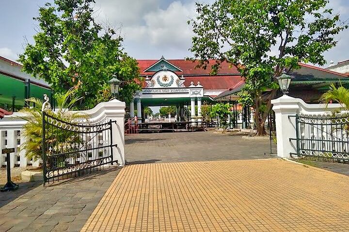 From Port Semarang : Private Yogyakarta Tour Borobudur Temple
