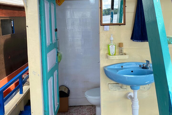 3 Days Deluxe Cabin Houseboat Orangutan Tanjung Puting