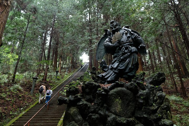 Forest Bathing in Temple and Enjoy onsen with healing power