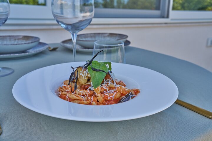Cooking class in a villa with Palermo view
