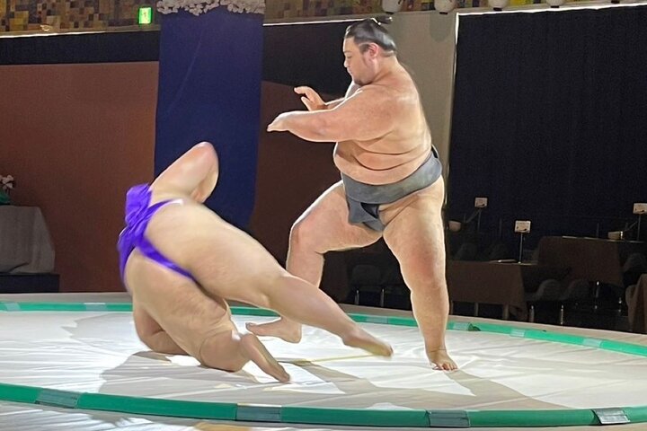 Osaka Sumo Experience: Live Show, Try Sumo & Hot Pot Meal