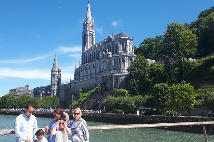 Lourdes Must-see Sites and Sanctuary Private Guided Tour