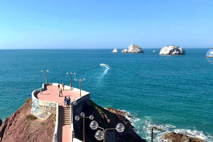 Mazatlan van for hire at cruise terminal – Bilingual Driver Incl.
