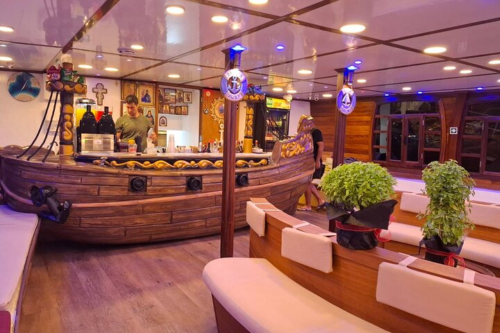 3 Island Luxury Cruise with 4 Swimming Stops with Captain Morgan
