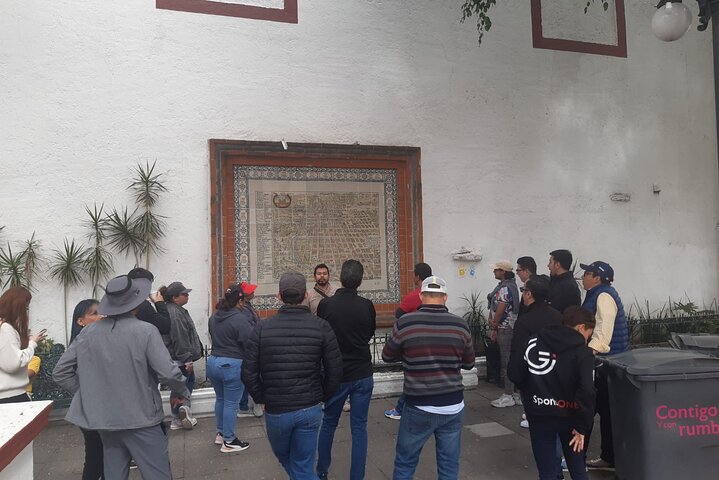 Town walking tour of the city