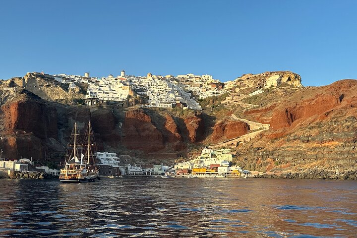 Private Caldera Cruise with Motor Yacht in Santorini