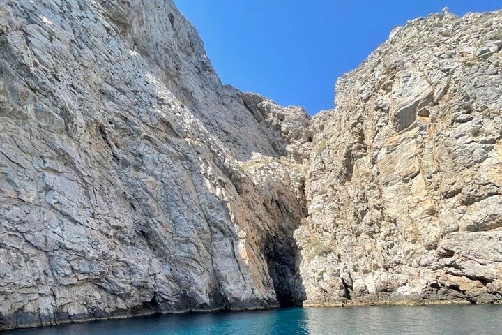Private Caldera Cruise with Motor Yacht in Santorini