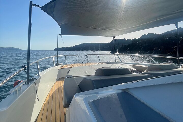 Private Caldera Cruise with Motor Yacht in Santorini