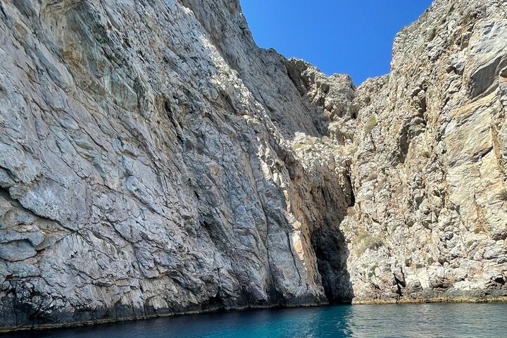 Private Caldera Cruise with Motor Yacht in Santorini
