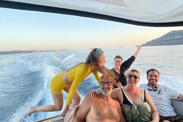 Private Caldera Cruise with Motor Yacht in Santorini