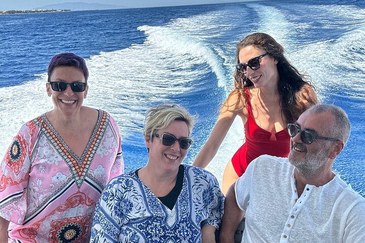 Private Caldera Cruise with Motor Yacht in Santorini