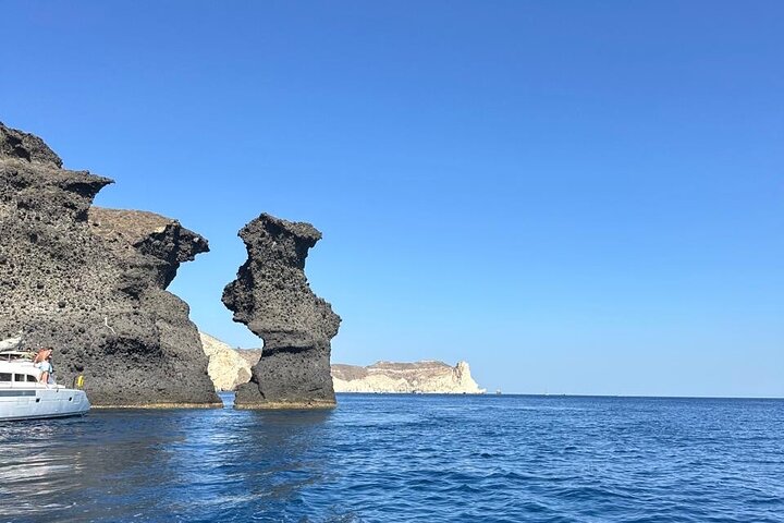 Private Caldera Cruise with Motor Yacht in Santorini