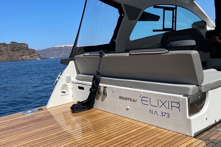 Private Caldera Cruise with Motor Yacht in Santorini