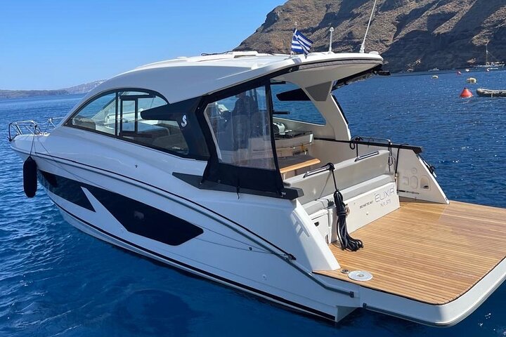 Private Caldera Cruise with Motor Yacht in Santorini