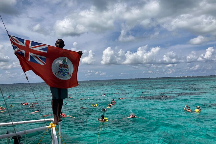 3-Stop Stingray City, Reef Snorkel & Starfish Point Tour