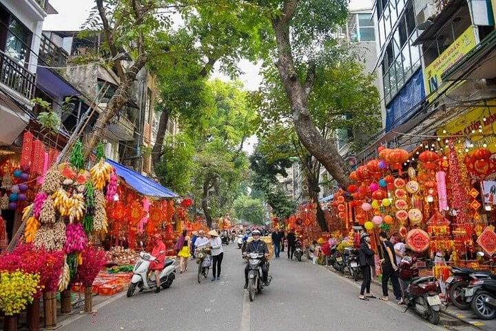 Hanoi City Tour: Private Half-Day Customized with Train Street