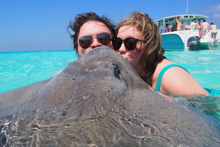 3-Stop Stingray City, Reef Snorkel & Starfish Point Tour