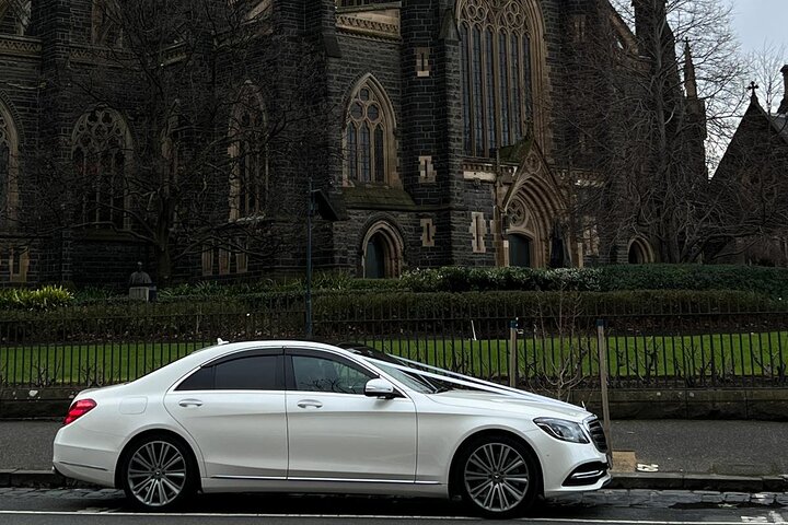 Luxury Airport Transfers & Private Car Services in Melbourne